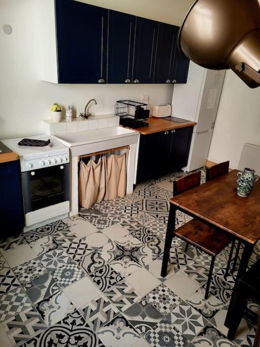 T2 Duplex "Chez Evelyne" Daire Remoulins Dış mekan fotoğraf
